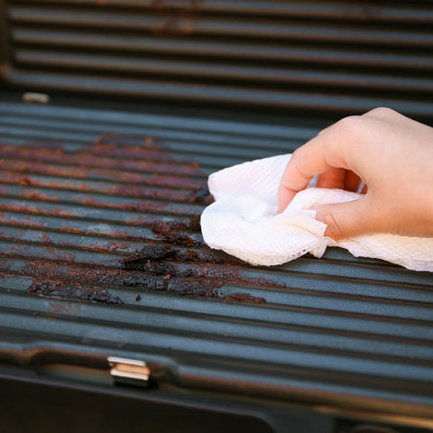 Grillen und Aufräumen